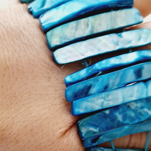 2/$30Stretchy Blue Shell Cuff Style Bracelet - Picture 4 of 6